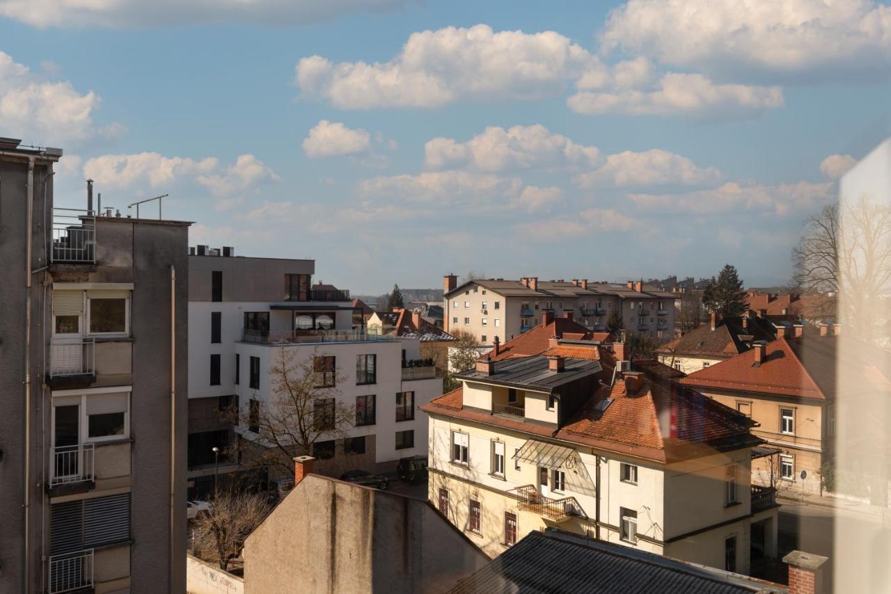 Canopy Apartment Ljubljana Buitenkant foto
